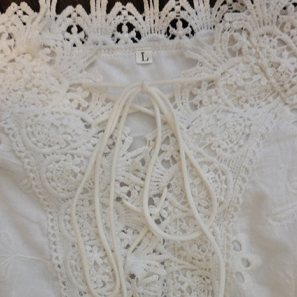 Elegant White Lace Off-Shoulder Dress - Picture 3 of 5